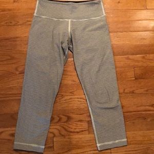 SIZE 4: Lululemon wunderunder crop